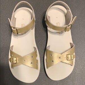 Suns-San Gold Sweetheart Sandals
Girls Size 2